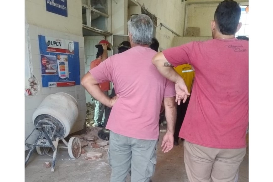 Personal presente logró capturar el momento posterior al derrumbe.