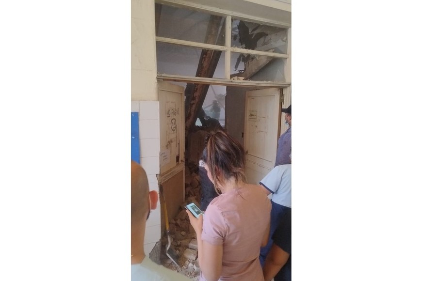 Personal presente logró capturar el momento posterior al derrumbe.