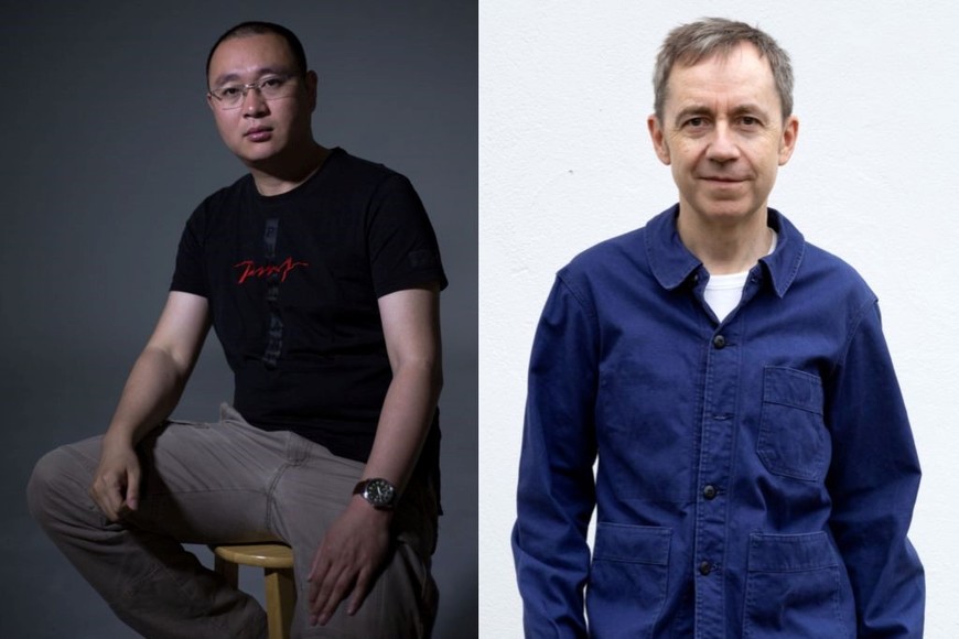 El realizador chino Huo Meng, ganador del Oso de Plata a la Mejor Dirección por “Viviendo la Tierra”; al lado el noruego Dag Johan Haugerud, director de “Dreams (Sex, Love)”.