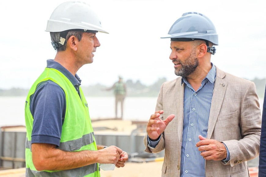 Embarcan 20.000 toneladas de trigo desde el Puerto de Santa Fe | Gustavo Puccini | Construcción. Foto: Prensa Gobierno