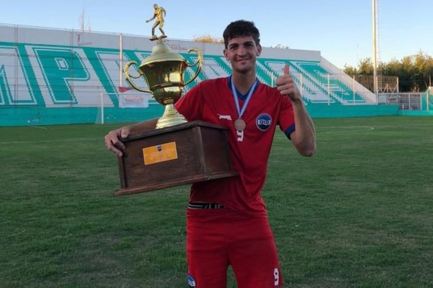 Moietta tiene 25 años, se desempeña como carrilero y fue el primero en recibir un implante coclear en el hospital de Niños, en 2010.