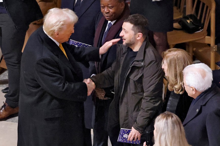 FILE PHOTO: U.S. President-elect Donald Trump shakes hands with Ukraine's President Volodymyr Zelenskiy inside Notre-Dame de Paris Cathedral, ahead of a ceremony to mark the re-opening of the landmark cathedral following the 2019 fire, in Paris, December 7, 2024. LUDOVIC MARIN/Pool via REUTERS/File Photo