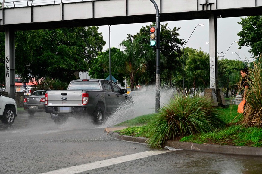 Se espera lluvias fuertes en la capital santafesina. Foto: Flavio Raina