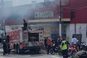Murieron cinco personas durante el incendio de un supermercado en Jujuy.