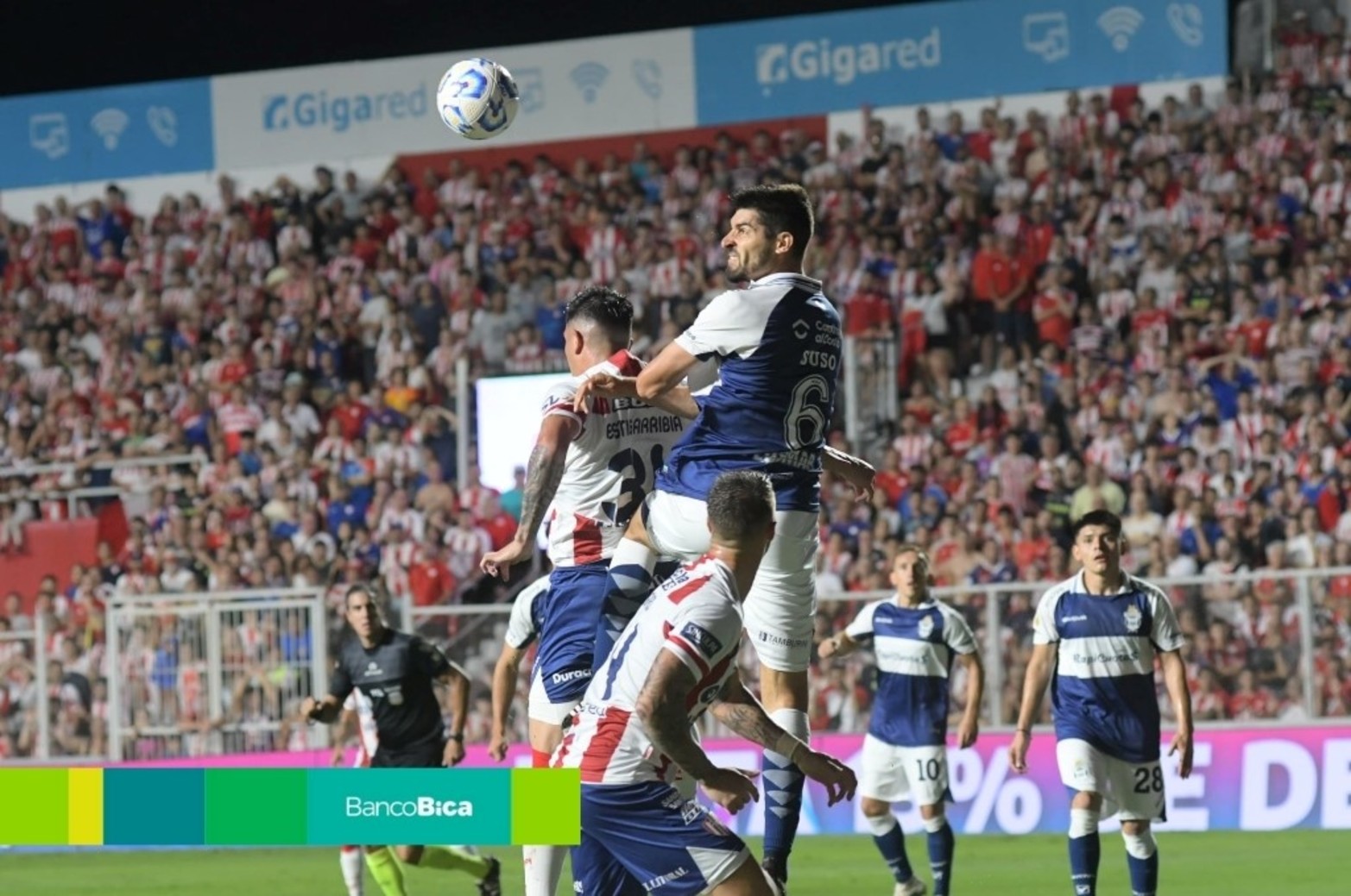 Galería Bica: Unión vs Gimnasia.  Créditos: Manuel Fabatia