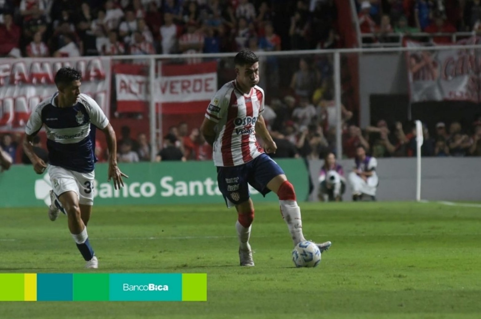 Galería Bica: Unión vs Gimnasia.  Créditos: Manuel Fabatia