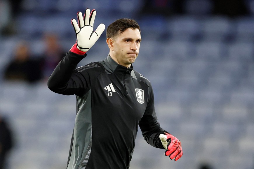 Soccer Football - Premier League - Crystal Palace v Aston Villa - Selhurst Park, London, Britain - February 25, 2025
Aston Villa's Emiliano Martinez waves to fans during the warm up before the match Action Images via Reuters/Peter Cziborra EDITORIAL USE ONLY. NO USE WITH UNAUTHORIZED AUDIO, VIDEO, DATA, FIXTURE LISTS, CLUB/LEAGUE LOGOS OR 'LIVE' SERVICES. ONLINE IN-MATCH USE LIMITED TO 120 IMAGES, NO VIDEO EMULATION. NO USE IN BETTING, GAMES OR SINGLE CLUB/LEAGUE/PLAYER PUBLICATIONS. PLEASE CONTACT YOUR ACCOUNT REPRESENTATIVE FOR FURTHER DETAILS..