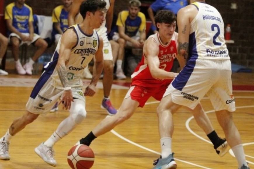 Encara Federico De Miguel con la cortina de Jonatan Basualdo. Foto: Prensa Sp. Suardi.