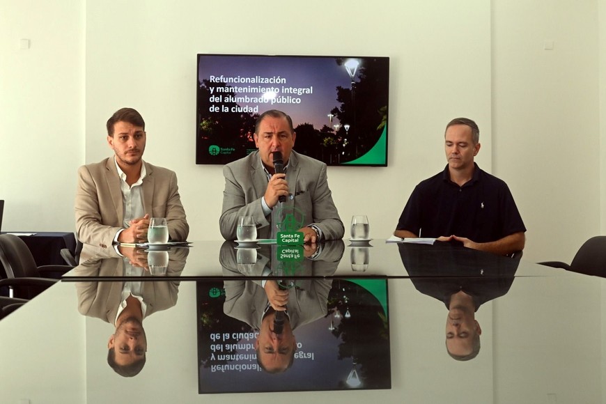 Poletti junto a Guillermo Ferraro (a su derecha) y Lucas Lamas, de Tacuar-Bauza.