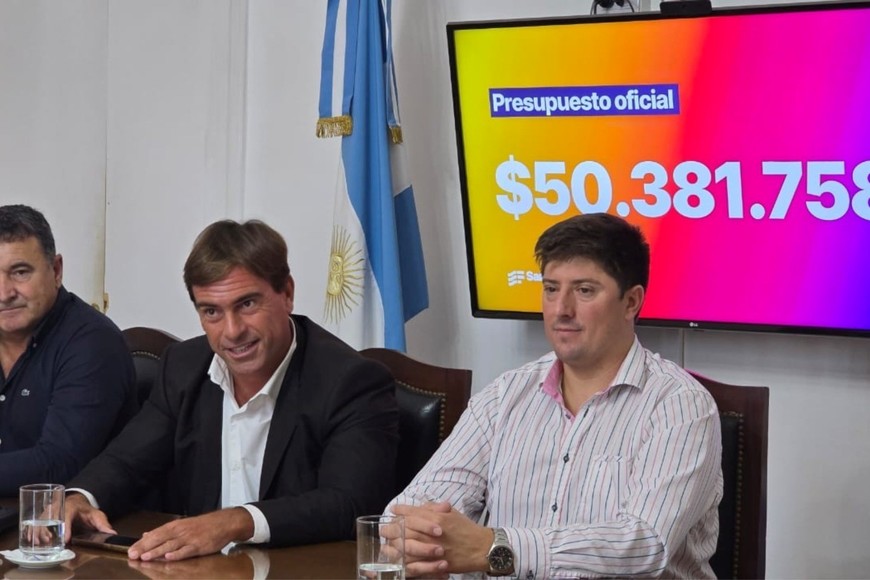 Participaron del acto el secretario de Administración del Ministerio, Guillermo Álvarez; el director de Arquitectura de la cartera sanitaria, Lisandro Vaccaro; y el diputado provincial, Marcelo González
