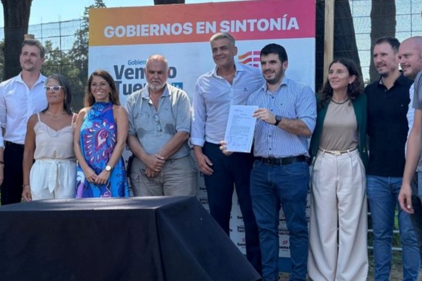 Importante presencia de autoridades durante el acto de este miércoles al mediodía.