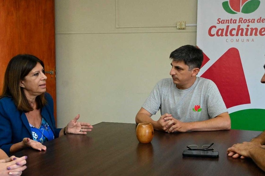 Clara García analizó las importantes obras que se llevan adelante en Santa Rosa de Calchines, con su presidente comunal, Carlos Yossen.