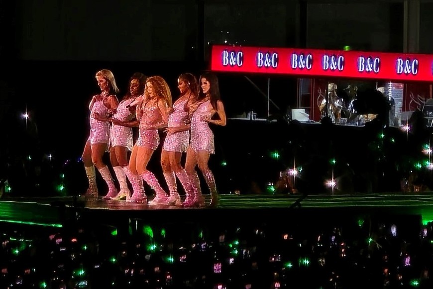 La escenografía, iluminación y coreografías fueron cuidadosamente diseñadas