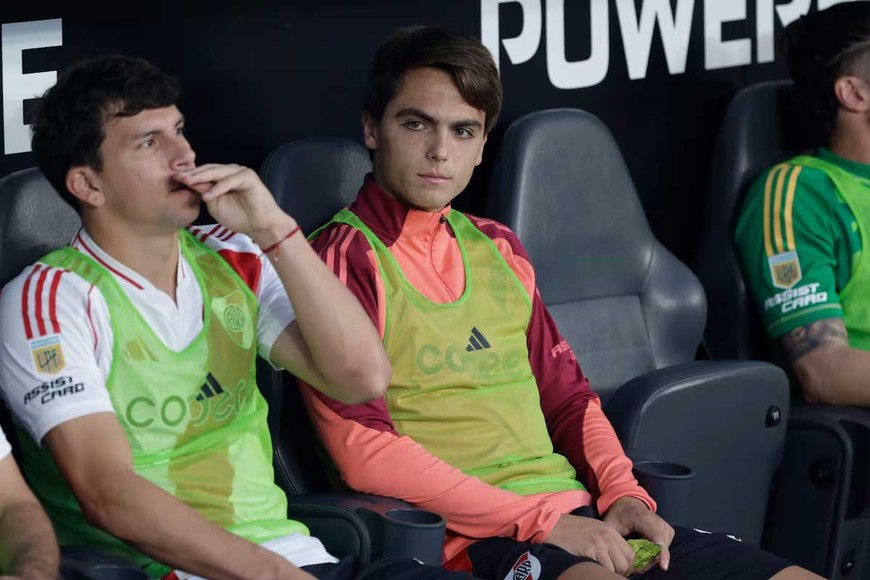 Esperando ingresar desde el banco.