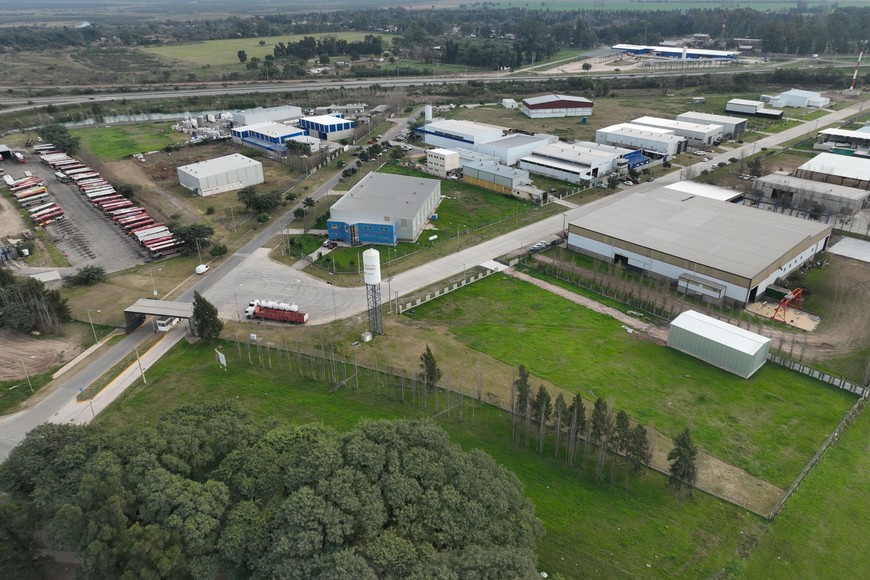 Comenzó la obra para dotar de energía eléctrica a Los Polígonos e Interpuerto