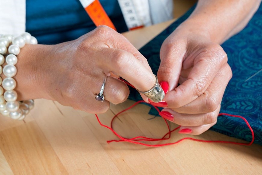 Herramienta útil para coser con precisión.