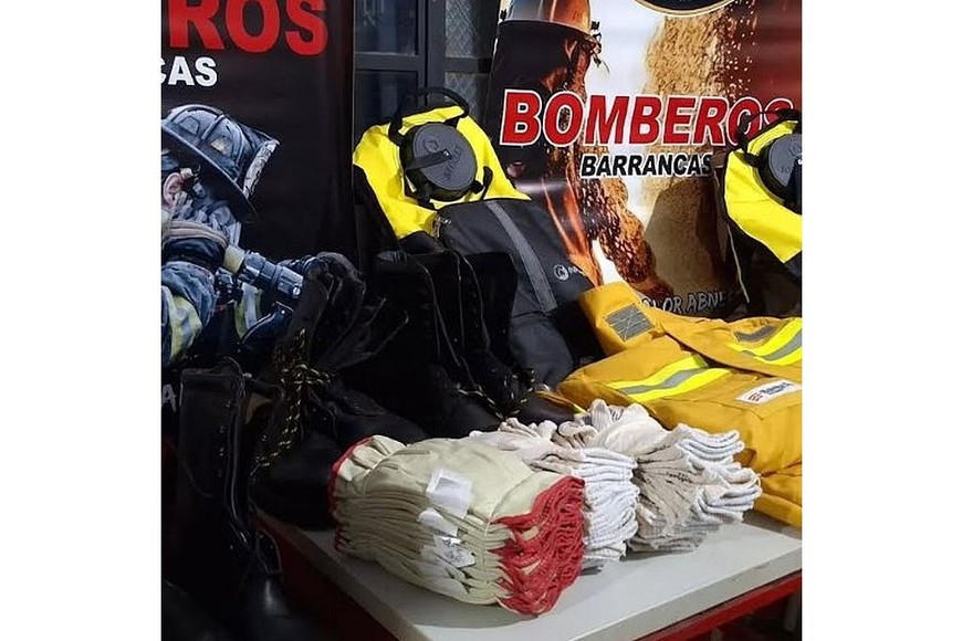 Los elementos que recibieron en el cuartel de esta localidad de San Jerónimo. Crédito: Walter Ambrosini.