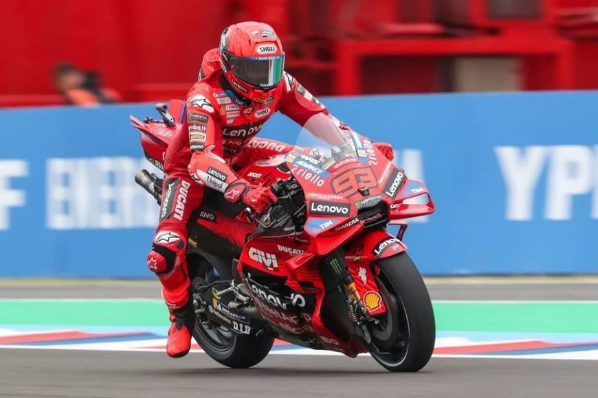 Marc Márquez (DUCATI) quedó al frente de la tabla de tiempos en la primera salida a pista.