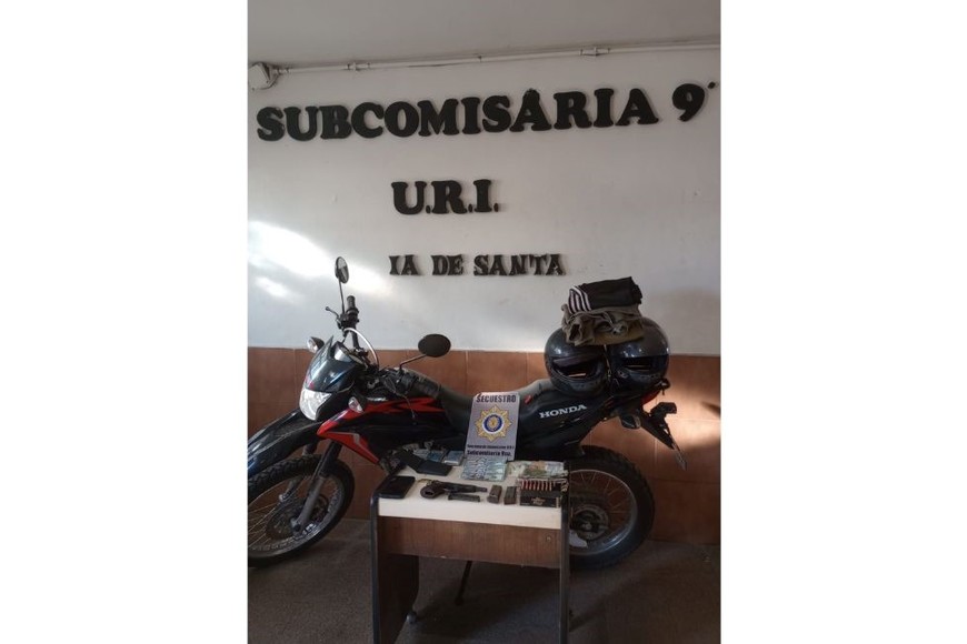 La moto con la que se movilizó el agresor para perpetrar el ataque.