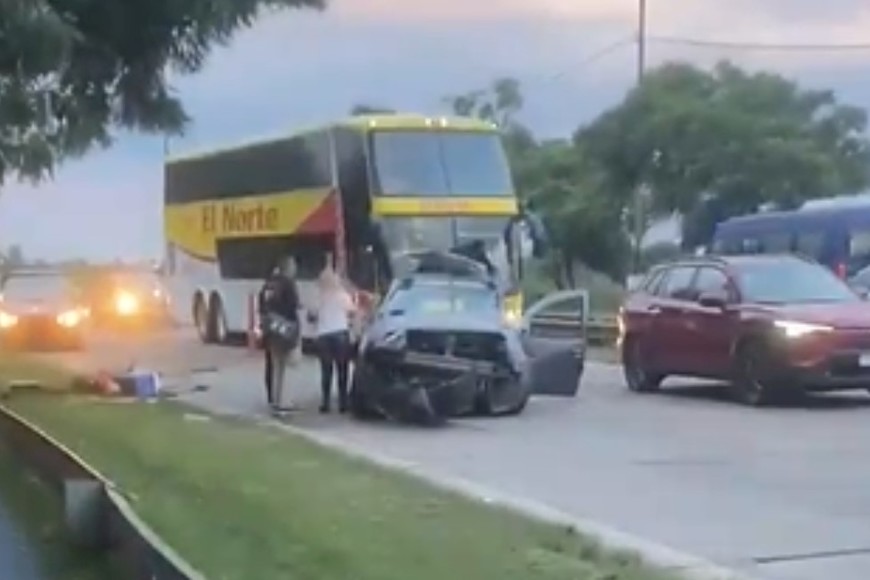 Así quedó el atumóvil tras el impacto.