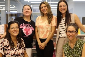 Equipo de investigación: sentadas de izq a der: Yamila Díaz y Celeste Nessier; de pie Ailén Villalba, Constanza Gunsett y Analía Gaspoz