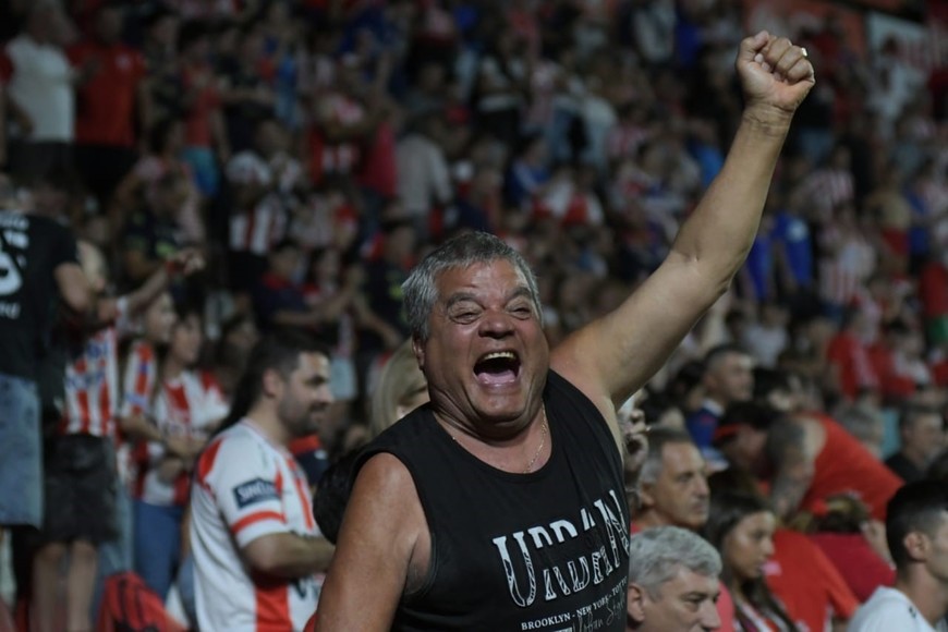 GOL DE ESTIGARRIBIA. Unión-Banfield | Fecha 10 Torneo Apertura. Foto: Manuel Fabatía