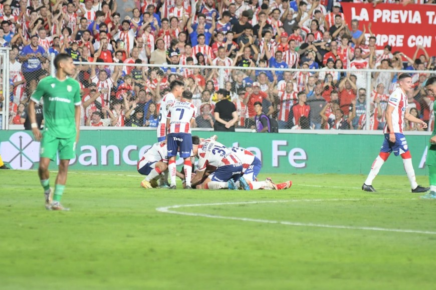 GOL DE DIEGO ARMANDO DIAZ | Unión-Banfield | Fecha 10 Torneo Apertura. Foto: Manuel Fabatía
