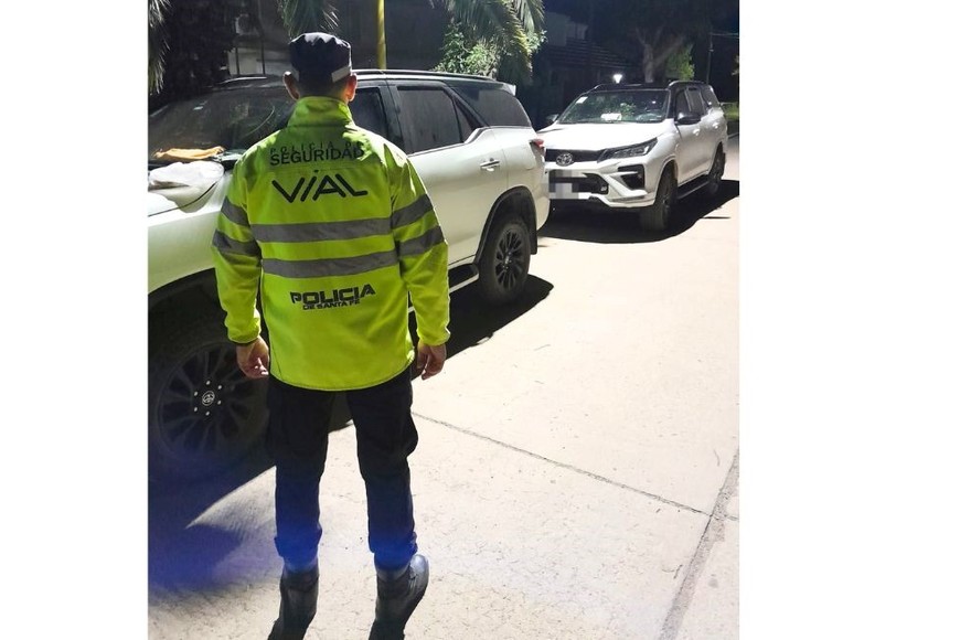 Los delincuentes intentaron escapar por un camino rural, pero fueron interceptados por la Policía de Seguridad Vial.