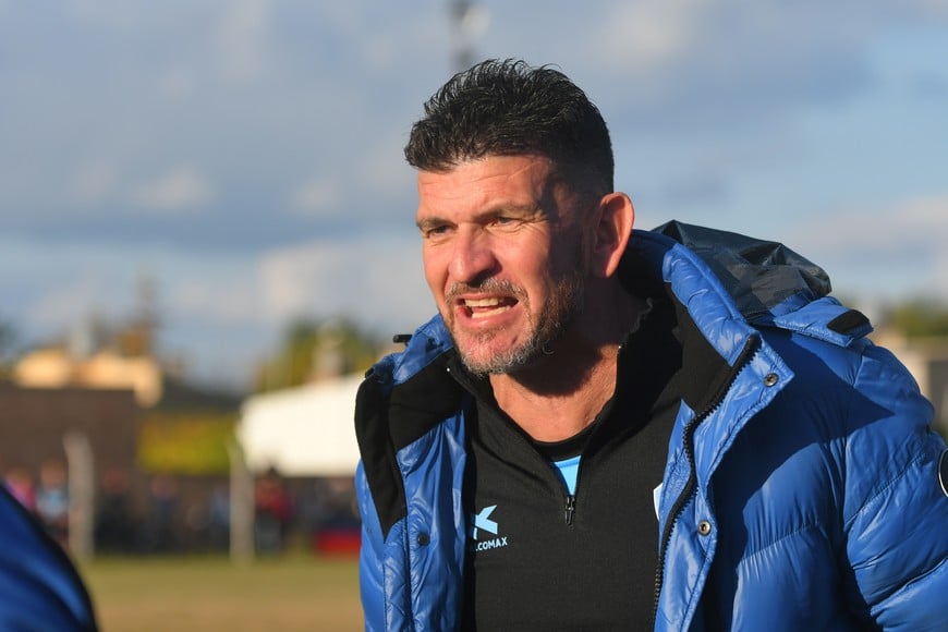 Carlos García. Un DT a la medida de Ciclón Racing. El plantel esta listo para el gran debut que será en Recreo y ante Nobleza. Crédito: Luis Cetraro