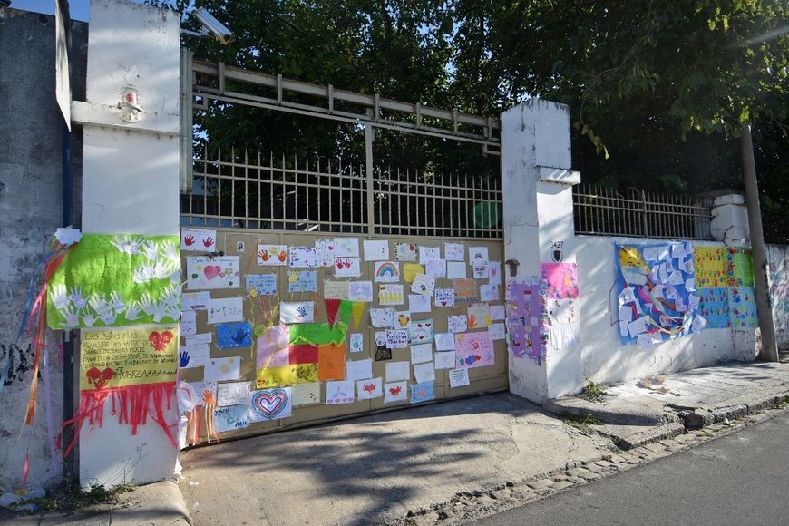 El abrazo simbólico a Yanina Primón en el Hospital Cullen.