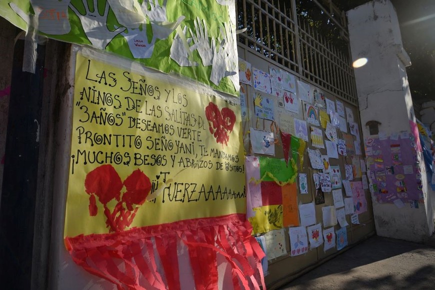 El abrazo simbólico a Yanina Primón en el Hospital Cullen.
