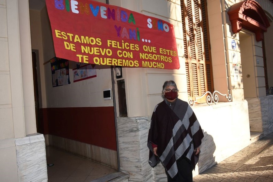 Los alumnos recibieron a la "seño Yani" con un cartel.