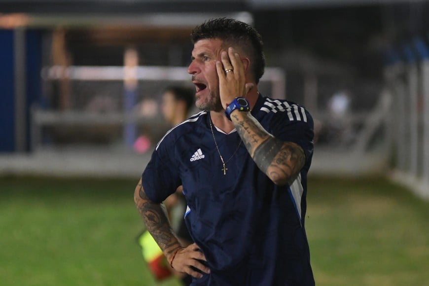 Carlos García. Un DT a la medida de Ciclón Racing. El plantel esta listo para el gran debut que será en Recreo y ante Nobleza. Crédito: Pablo Aguirre