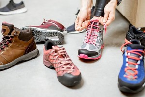 Aunque las zapatillas de moda dominan el mercado, no siempre ofrecen el soporte y la comodidad necesarios para la actividad física.