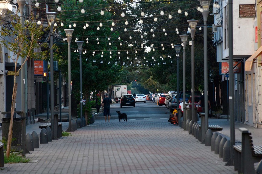 La peatonal San Martín norte, vacía. Foto: Flavio Raina.