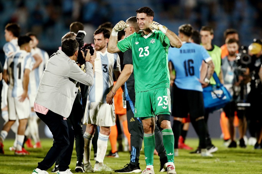 Soccer Football - World Cup - South American Qualifiers - Uruguay v Argentina - Estadio Centenario, Montevideo, Uruguay - March 21, 2025
Argentina's Emiliano Martinez celebrates after the match REUTERS/Andres Cuenca