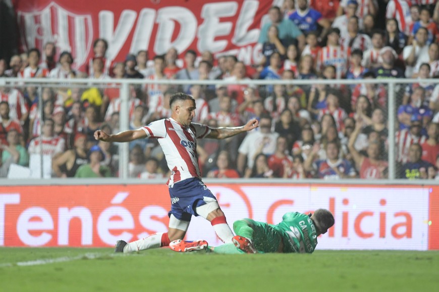 Fragapane y un acercamiento al arco. Crédito: Manuel Fabatía