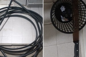 Personal policial secuestró 20 metros de cables en poder del malviviente y un machete con el que el implicado atacó a los agentes.