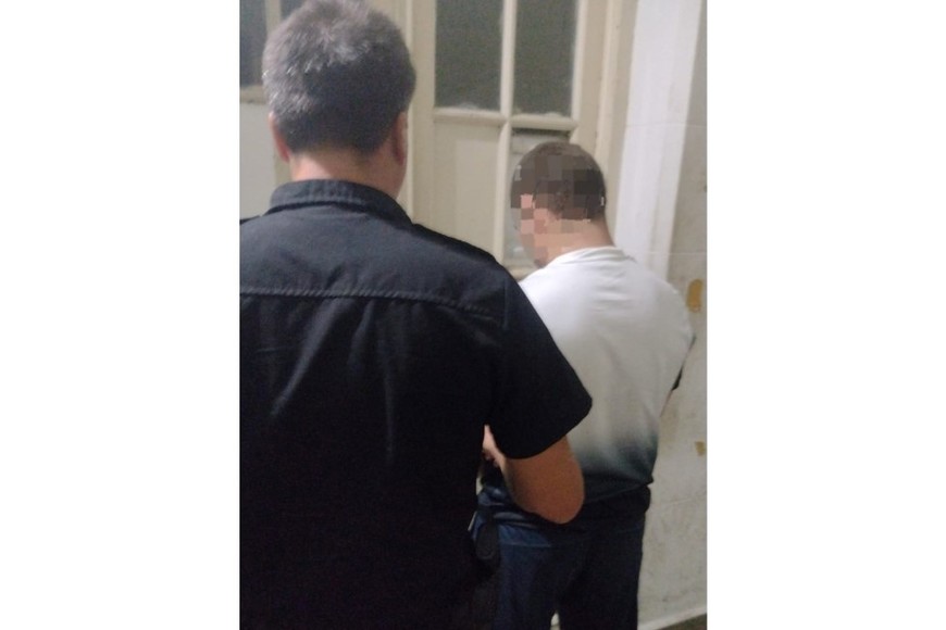 El detenido afronta ahora cargos por "Robo; Atentado y Resistencia calificada".