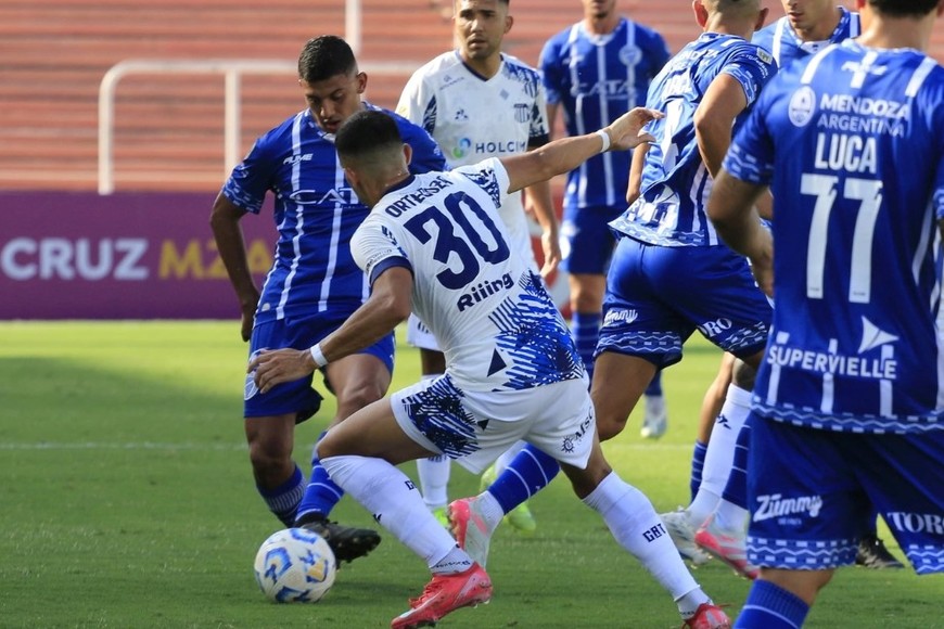 Pobre duelo entre el Tomba y la T. Crédito: Prensa Godoy Cruz