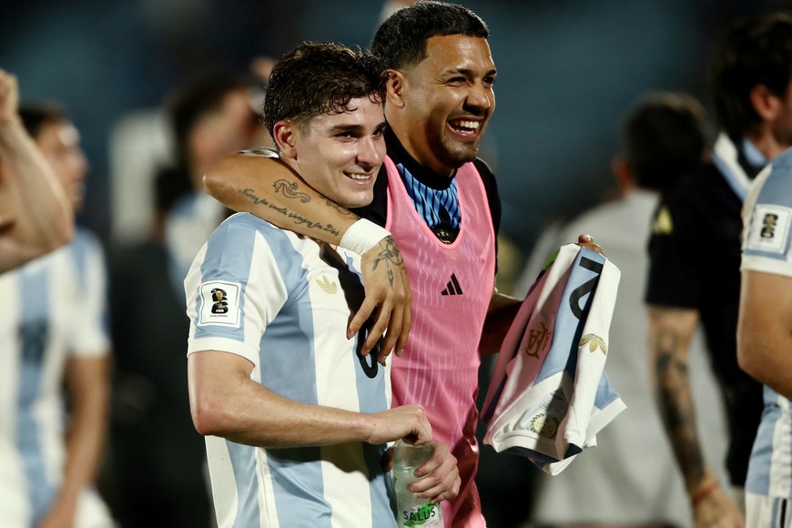 Soccer Football - World Cup - South American Qualifiers - Uruguay v Argentina - Estadio Centenario, Montevideo, Uruguay - March 21, 2025
Argentina's Julian Alvarez celebrates after the match with teammates REUTERS/Andres Cuenca