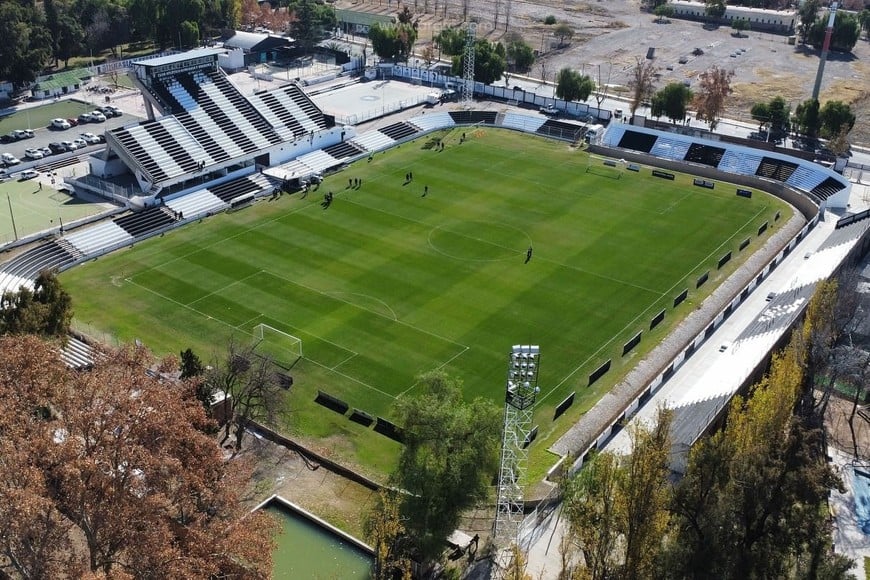 Colón visitará en el estadio Víctor Antonio Legrotaglie al "Lobo" mendocino