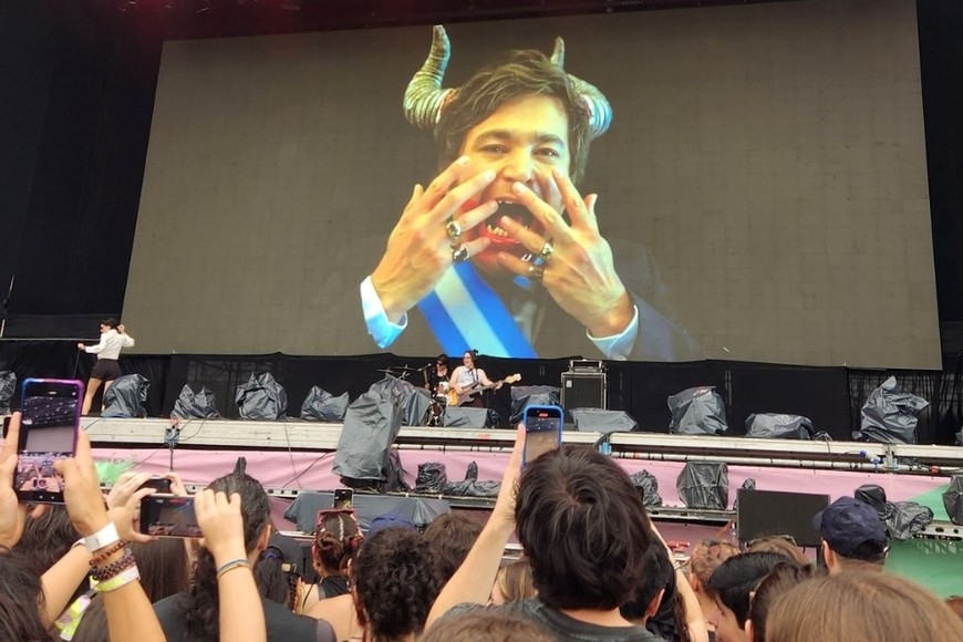 Dum Chica contra Milei. Foto: Gentileza