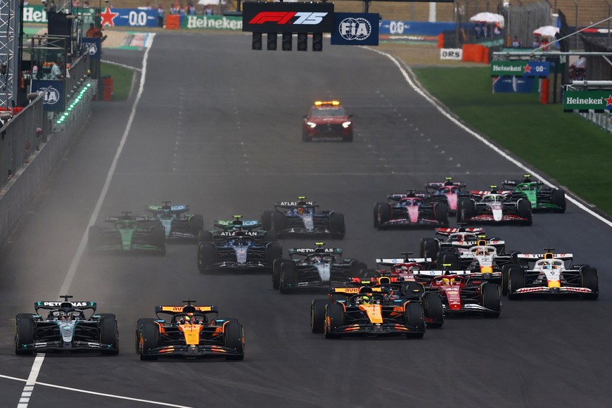 Formula One F1 - Chinese Grand Prix - Shanghai International Circuit, Shanghai, China - March 23, 2025
McLaren's Oscar Piastri and Mercedes' George Russell in action at the start of the race REUTERS/Edgar Su