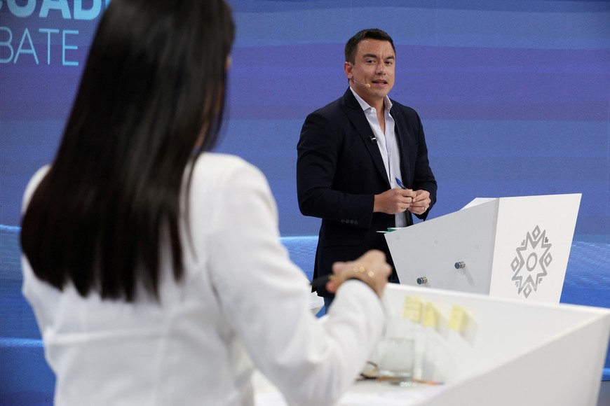 Ecuador's presidential candidate Luisa Gonzalez and Ecuador's president Daniel Noboa, who is seeking re-election, attend the presidential debate, in Quito, Ecuador, in this handout photo released on March 23, 2025. Ecuador's National Electoral Council/Handout via REUTERS    THIS IMAGE HAS BEEN SUPPLIED BY A THIRD PARTY NO RESALES. NO ARCHIVES.