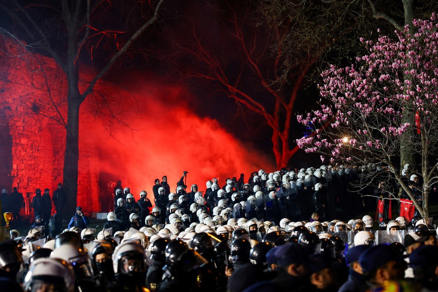 Police officers stand guard as people take part in a protest against the arrest of Istanbul Mayor Ekrem Imamoglu as part of a corruption investigation, in Istanbul, Turkey, March 25, 2025. REUTERS/Murad Sezer