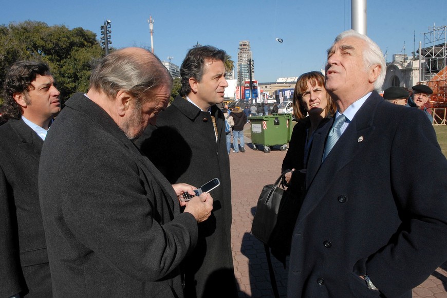 Exposicion_Rural_fin_8.jpg - Télam - Buenos Aires - 05/08/08
El vicepresidente y el presidente de la Sociedad Rural, Hugo Biolcati junto a Luciano Miguens en el cierre de la 122 de la muestra en la Exposición Rural.
Foto: Gustavo Amarelle/Télam/jc. buenos aires hugo biolcati luciano miguens exposicion rural cierre cierre muestra exposicion rural