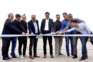 La obra de la Ruta Provincial Nº 21 se desarrolla en un tramo de 21 km de extensión, desde el acceso a la localidad de Alvear hasta la localidad de Fighiera.