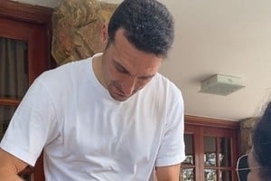 Lionel Scaloni salió de domicilio para sacarse fotos con todos sus seguidores