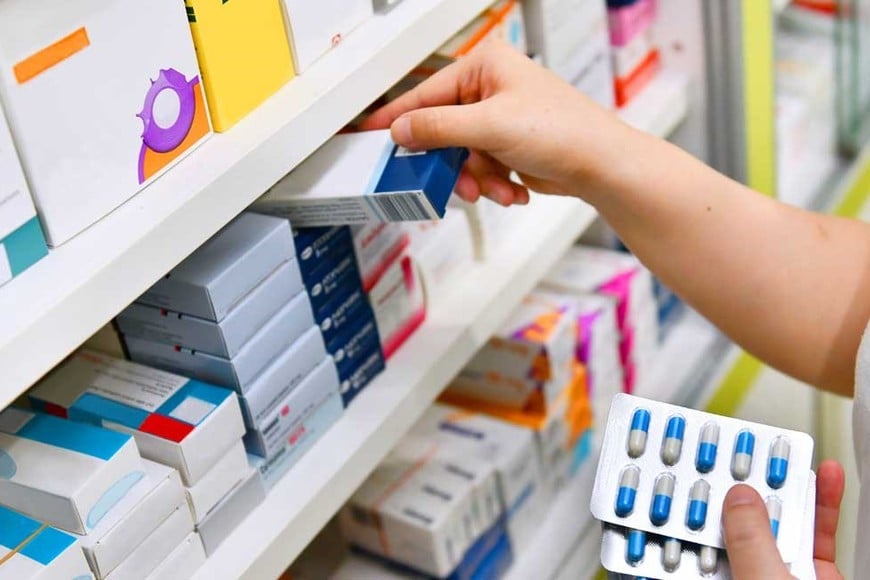 Se volvió a prohibir la venta de analgésicos y antiácidos fuera de las farmacias.